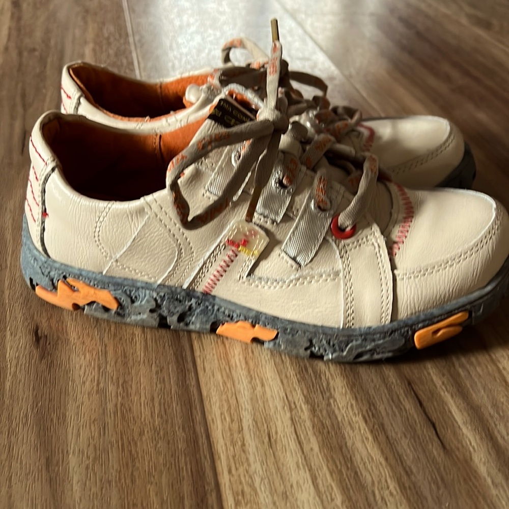TMA Women’s size 7.5